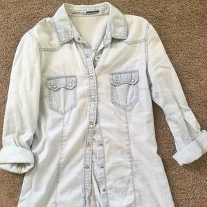 Light jeans buttoned shirt